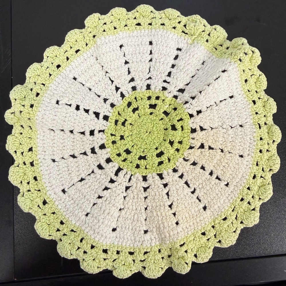 Vintage Handmade Crochet Round Doilies in Green and Cream set of 3 - Picture 5 of 10